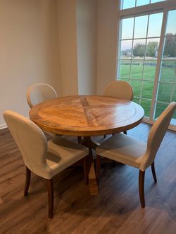 SOLID WOOD ROUND TABLE