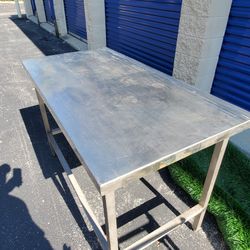 STAINLESS STEEL TABLE. COMMERCIAL