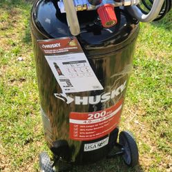 Compressor Husky 20 Gal ones. Oil Free Vertical