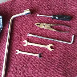 NEW!!Lexus Tire Tool Kit (Made In Japan)