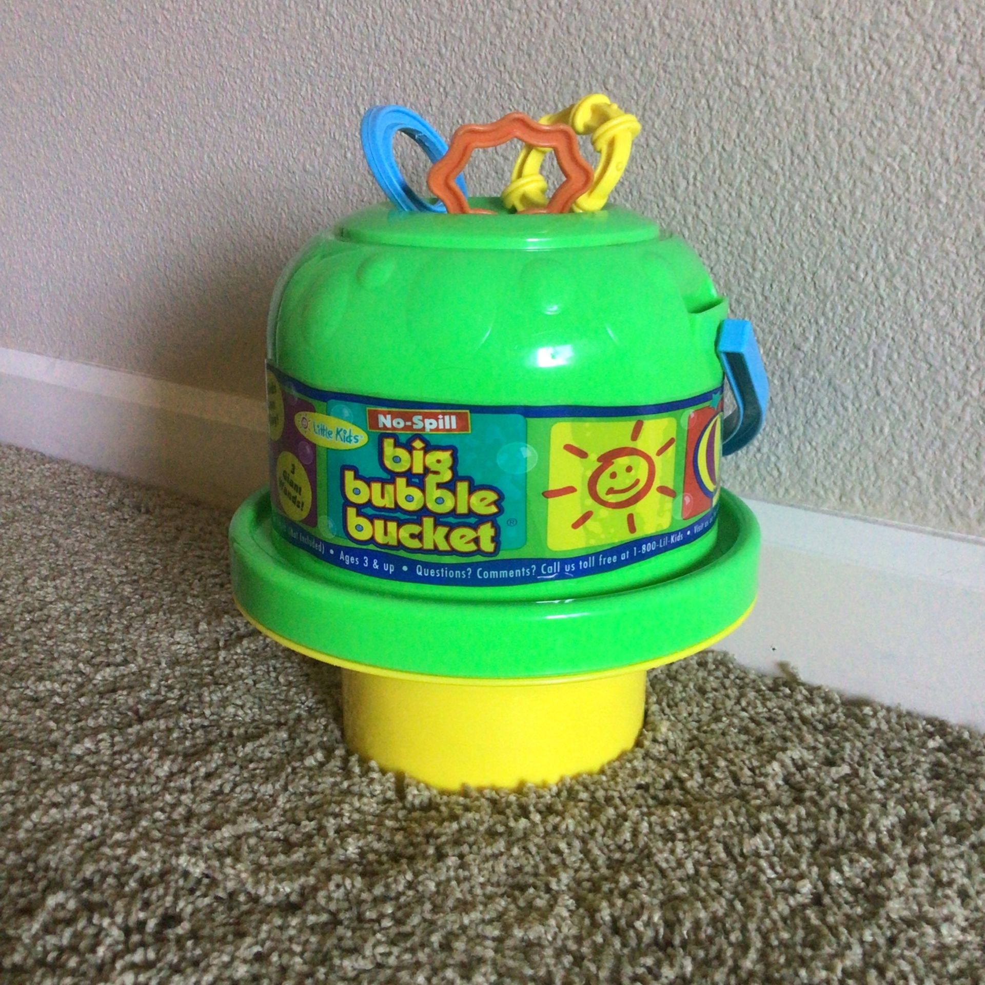 Big Bubble Bucket w/ 3 Giant Wands
