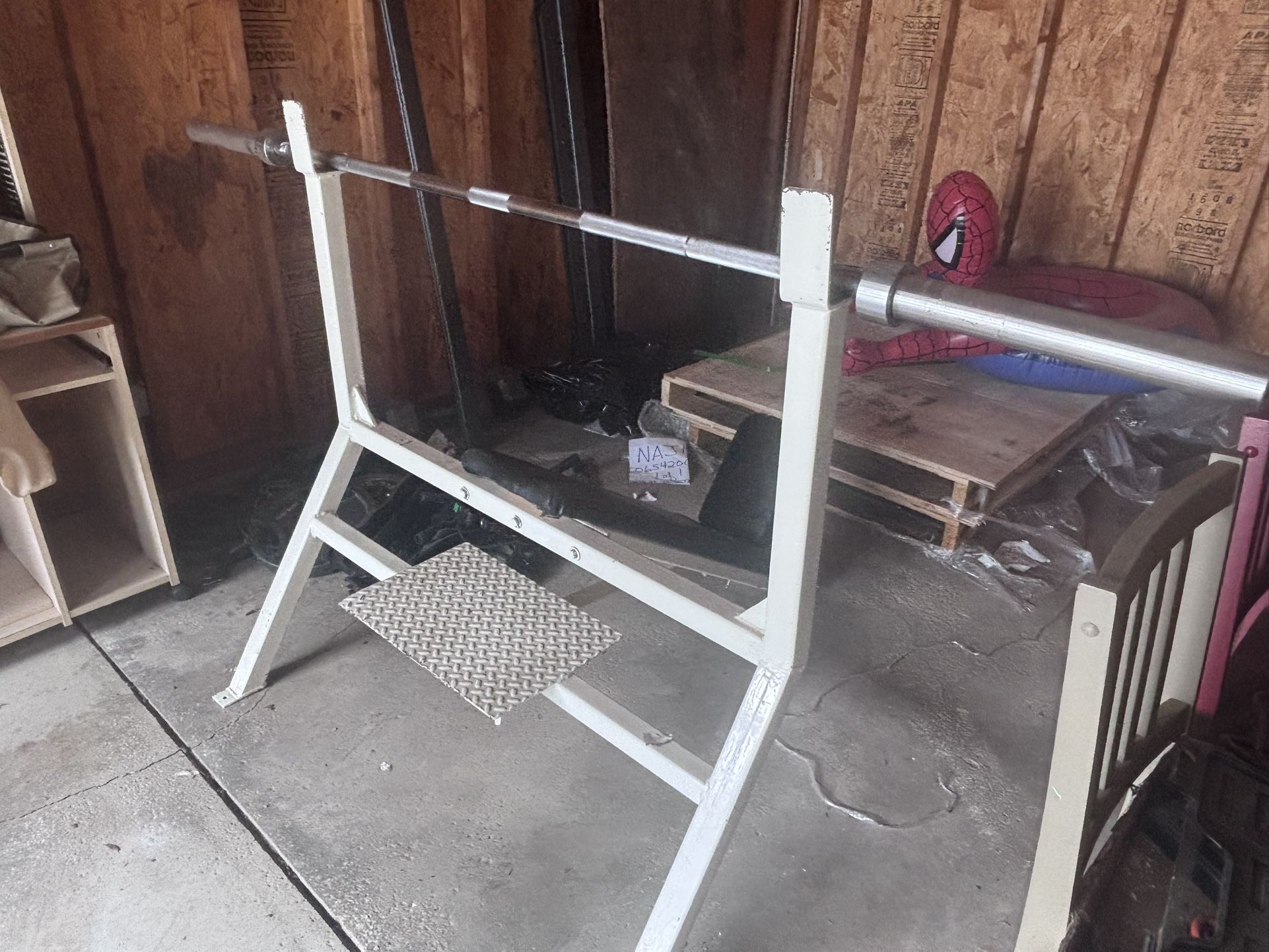 Incline Weightlifting Bench