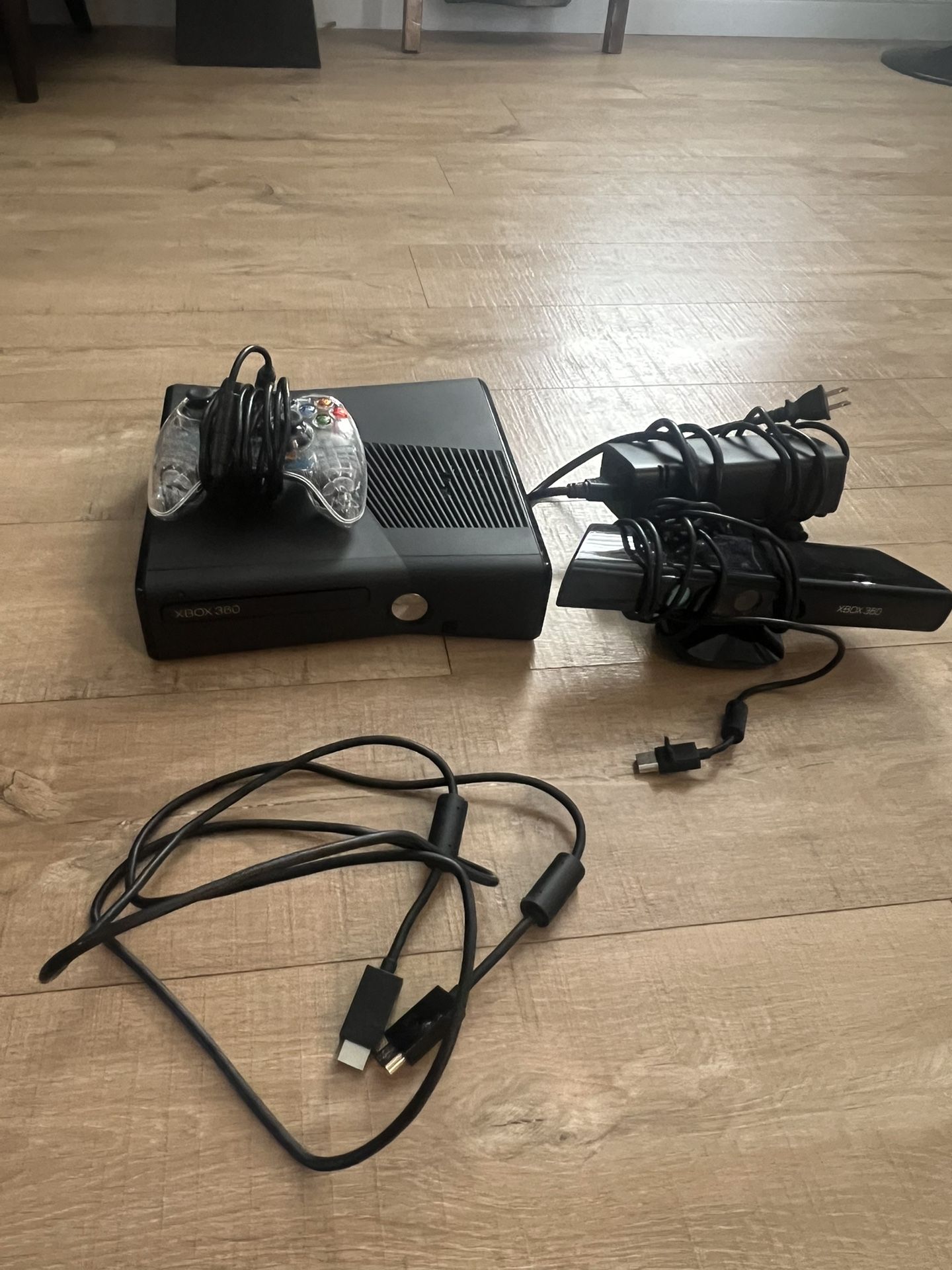 Microsoft Xbox 360 Kinect Bundle Black Console Tested-Works Great