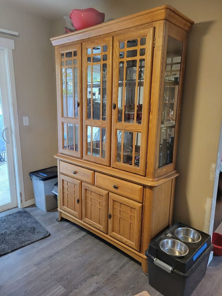 Solid Oak China Hutch for Sale in Lynnwood, WA OfferUp