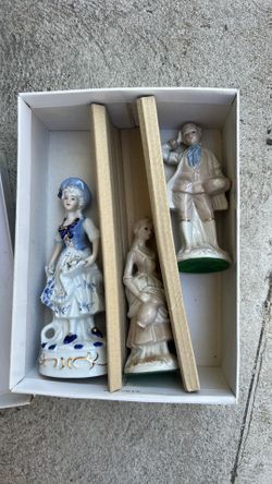 Ceramic figurines