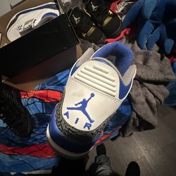 Jordan 3 Unc