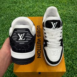 ALL SIZES Louis Vuitton LV Trainers White & BlackSneaker