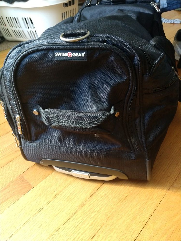 SwissGear rolling duffel bag 19". Used once perfect condition