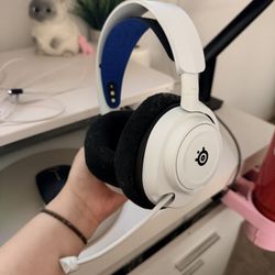 SteelSeries Arctis Wireless headphones 