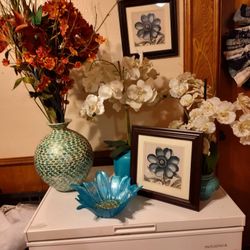 Moving Sale...Flower Vase..Frames And Beautiful Dish All For$35