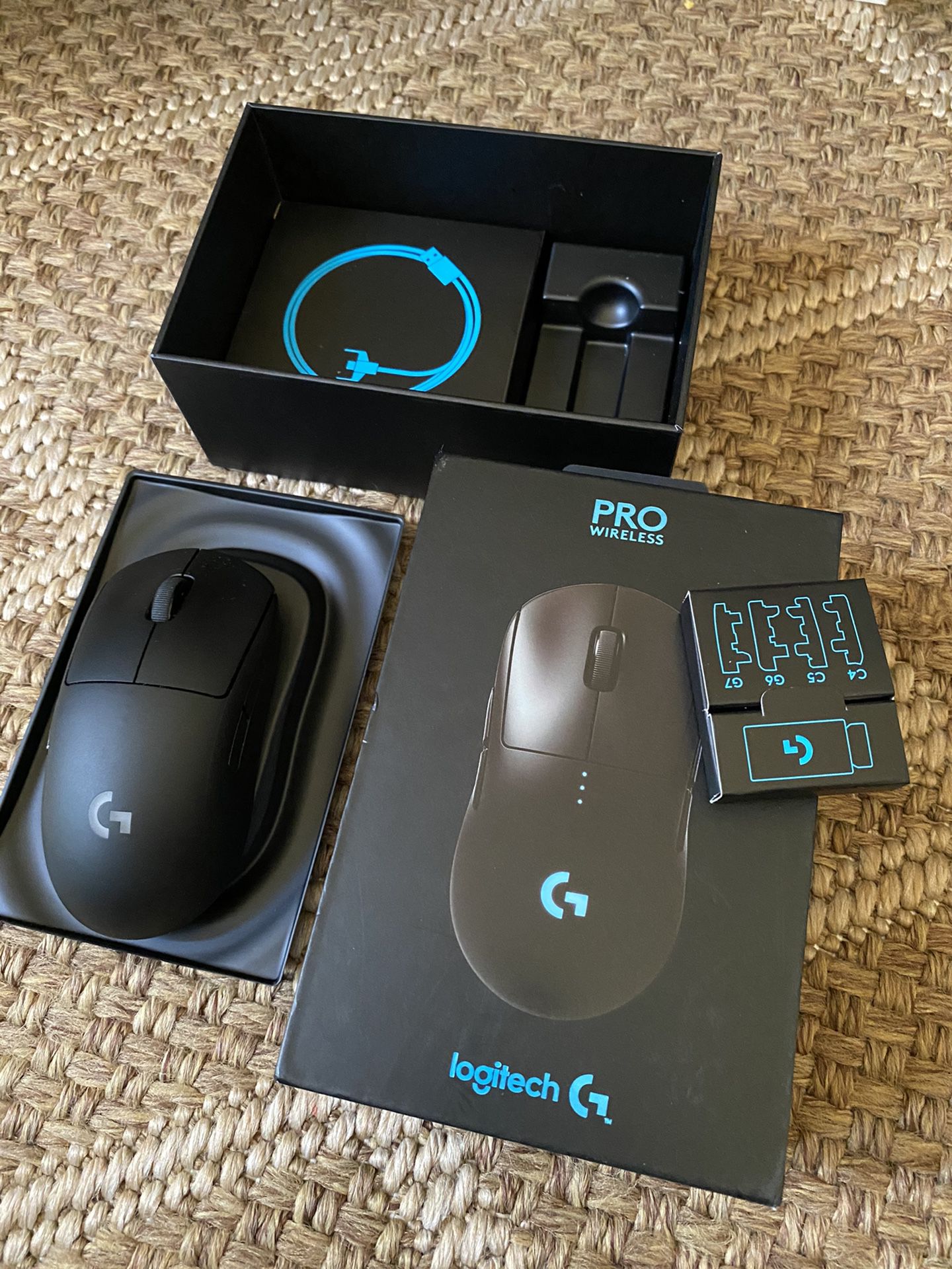 Logitech G PRO Wireless Gaming Mouse with eSPORTS Grade Performance 910-005270