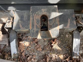 Reese 14k Fifth Wheel Hitch ( Rail Mount, Rails Not Included))