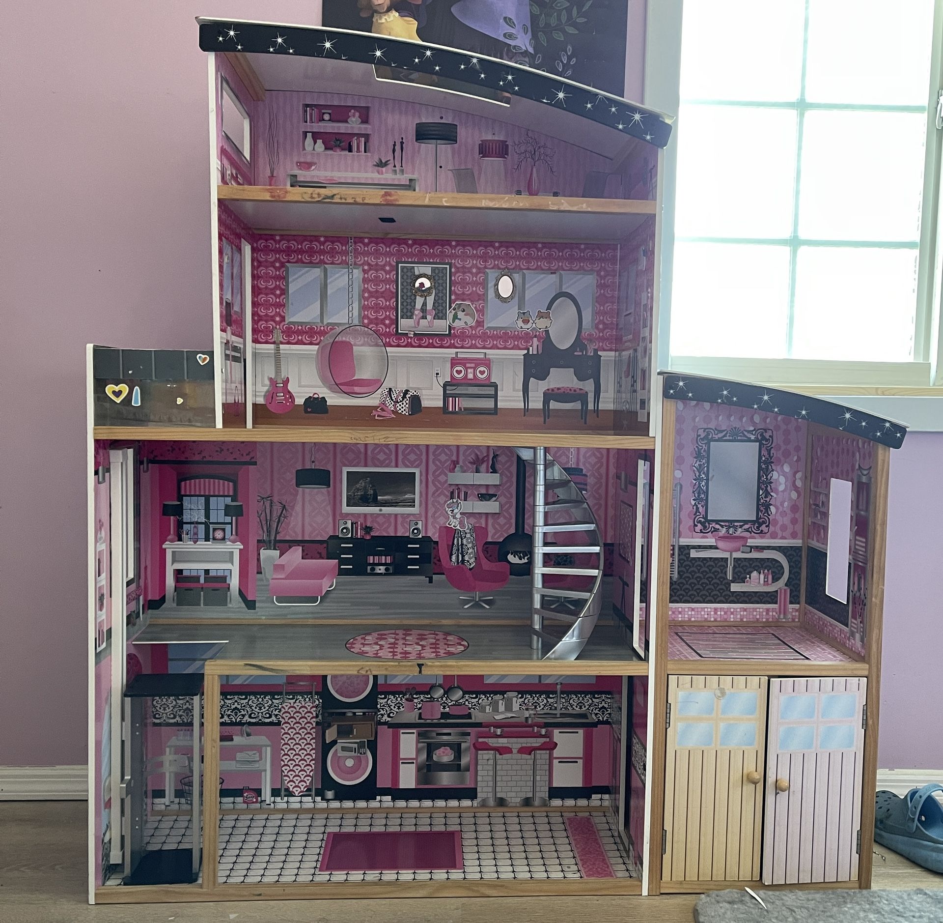 Kid Kraft doll house 