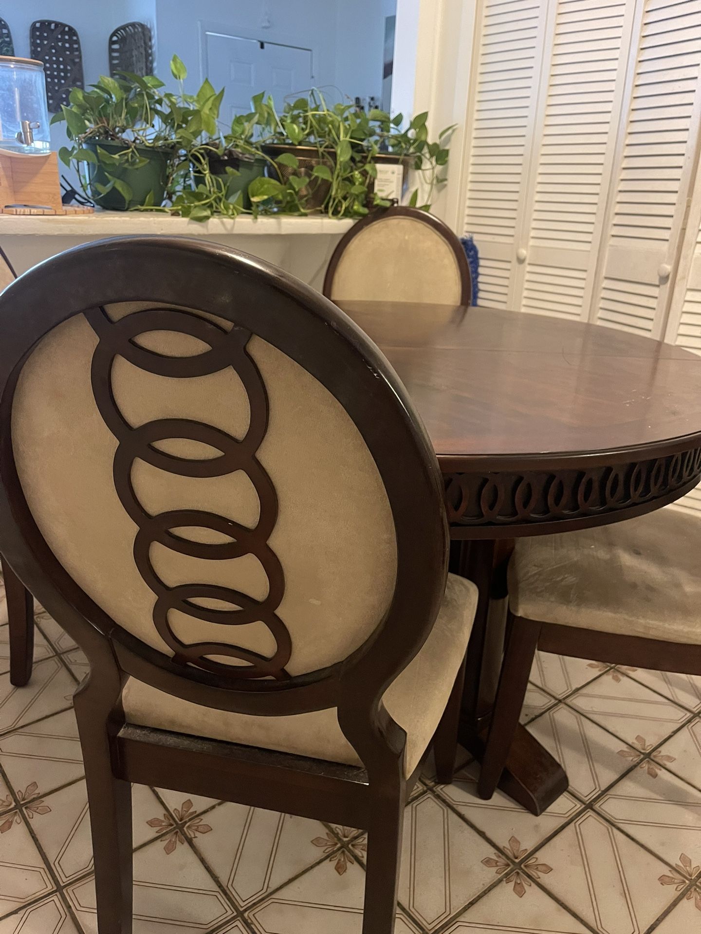 Dining Table & Chairs