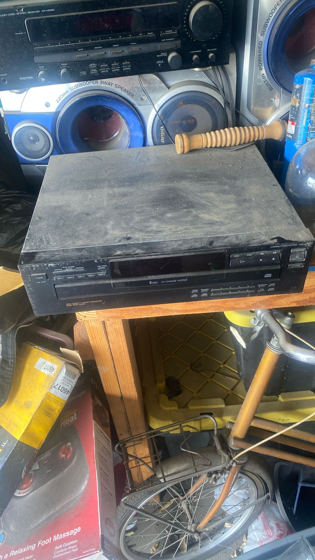 Amplifier And A five disc exchanger system