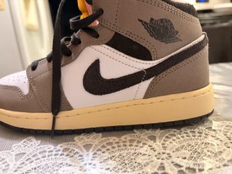 Air jordan 1s mid top