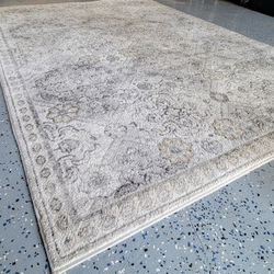 5x7 Beige / Gray Area Rug