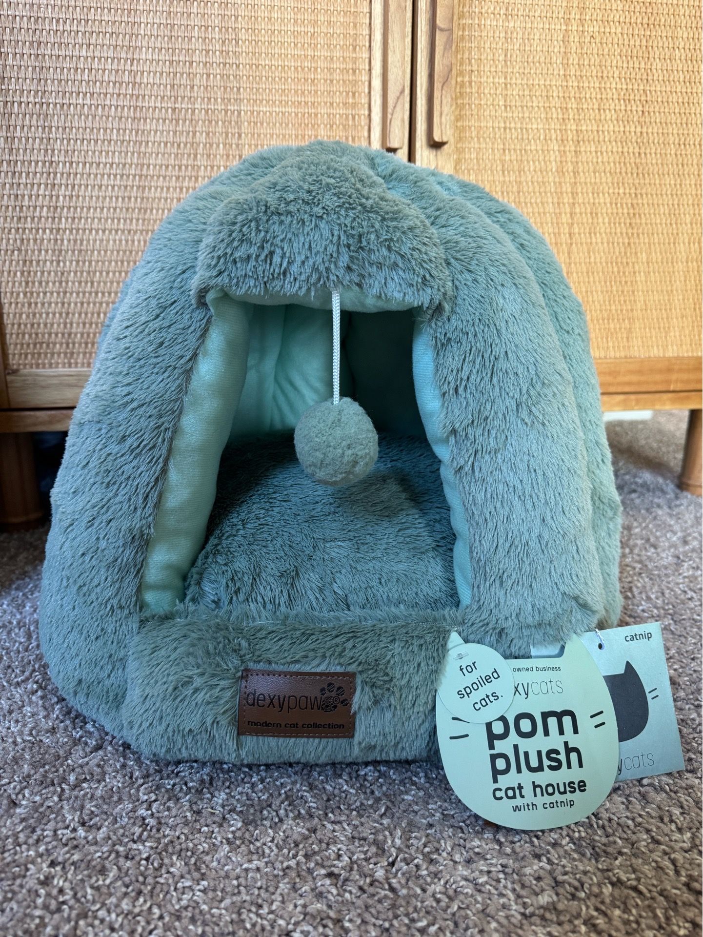 NWT Green plush cat bed / house