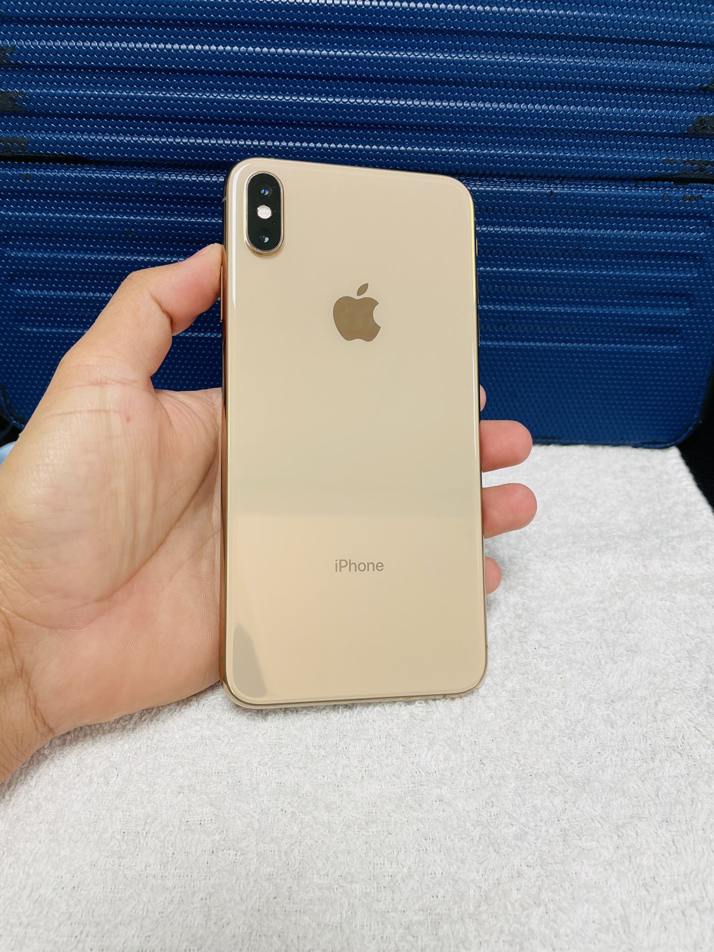 iPhone Xs Max Gold 256GB unlocked to Any carrier, Perfect Condition, Everything Works Great Less Face ID 