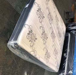 Set king size mattress and box spring
