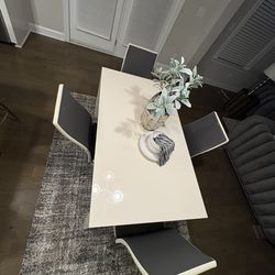 Modern 5-Piece Dining Set – Glossy Table + 4 Chairs