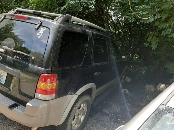 2002 Ford escape 2000$ or obo will do trades as well for Sale in