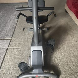 Sunny Health & Fitness Stationary Bike ( Pick Up Burien) (Not Heavy)