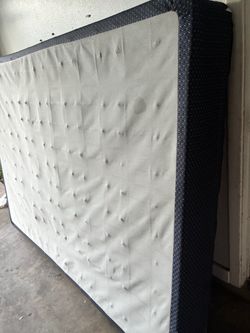 Boxspring queen size 🤍