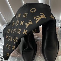 Woman Boots Louis Vuitton Size 8.5 