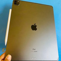 256GB Apple IPad Pro 12.9” 5th Generation ( M1 chip / XDR display / 2021) WiFi + cellular (5G/Unlocked) with keyboard, pen & Accessories (1TB $999)