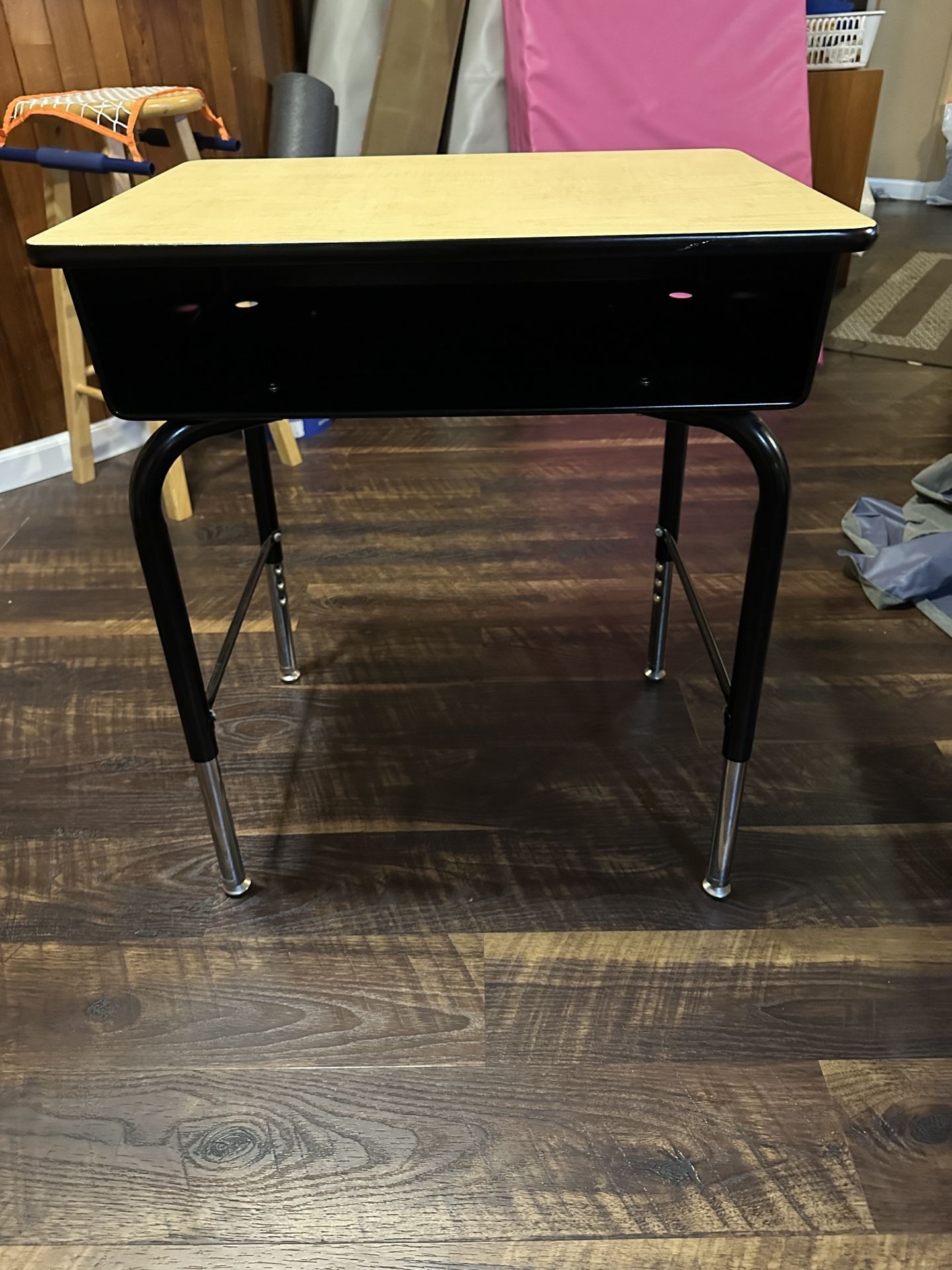 Kid’s Classroom Desk