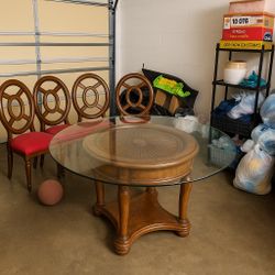 glass table with 4 chairs 
