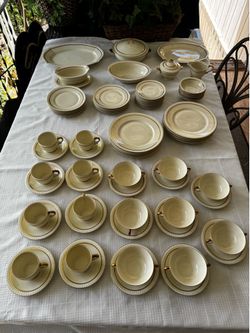 VERY RARE BLACK KNIGHT “PICCADILLY “ 72 PIECE SET SERVICE FOR 8 WITH SERVING PIECES