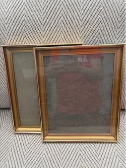 2 Picture Frames 8X10
