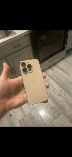 iPhone 16 pro 512GB AT&T little crack on back
