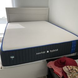 FULL Nectar Hybrid Mattress - Like New ! 