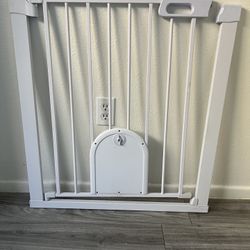 Pet/Baby Gates with Cat Door