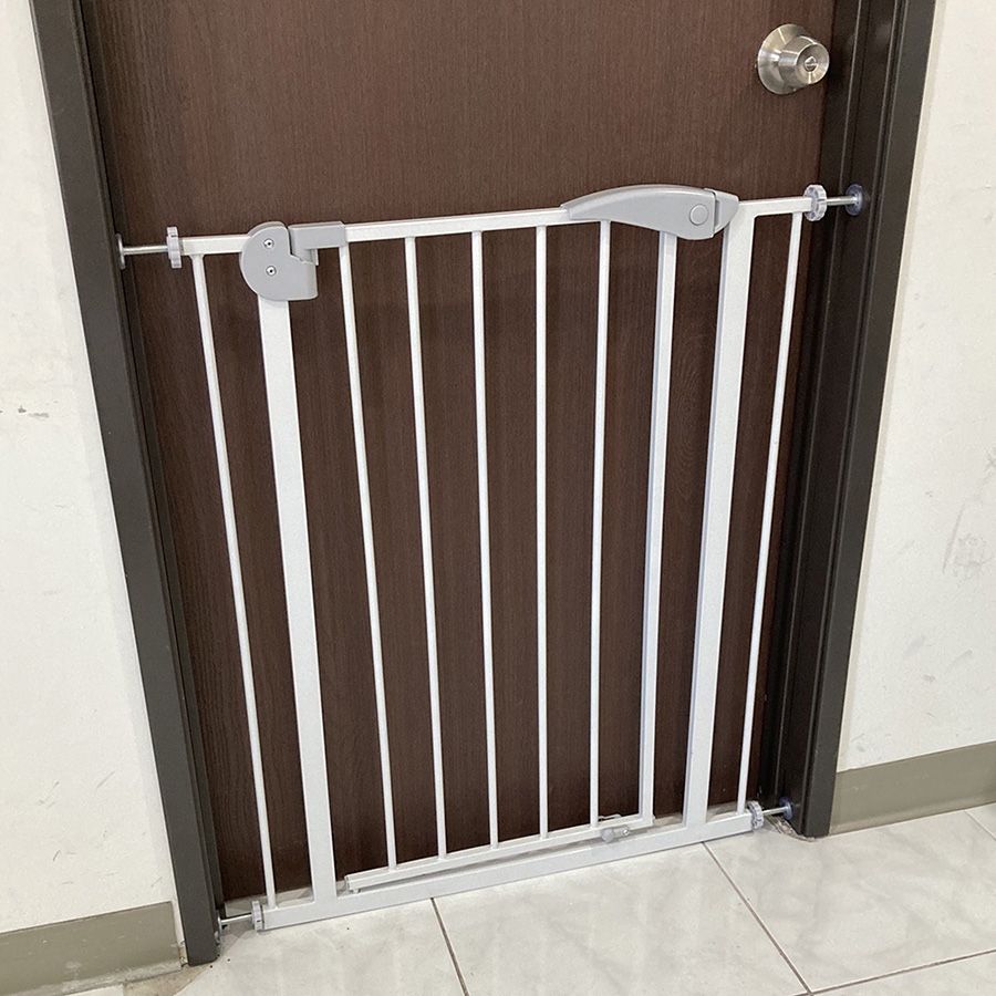 (New) $40 Baby Gate 35-inch Tall for 29-32 inches Wide Doorways Stairs, Walk Thru Metal Pet Dog Safety Fence