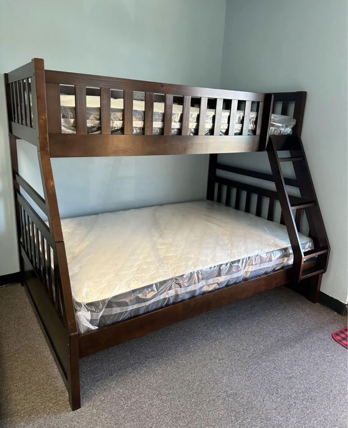 Twin / Full Bunk Bed