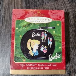 Hallmark Keepsake 1962 Barbie Hatbox Doll Case 2000 Ornament Christmas 