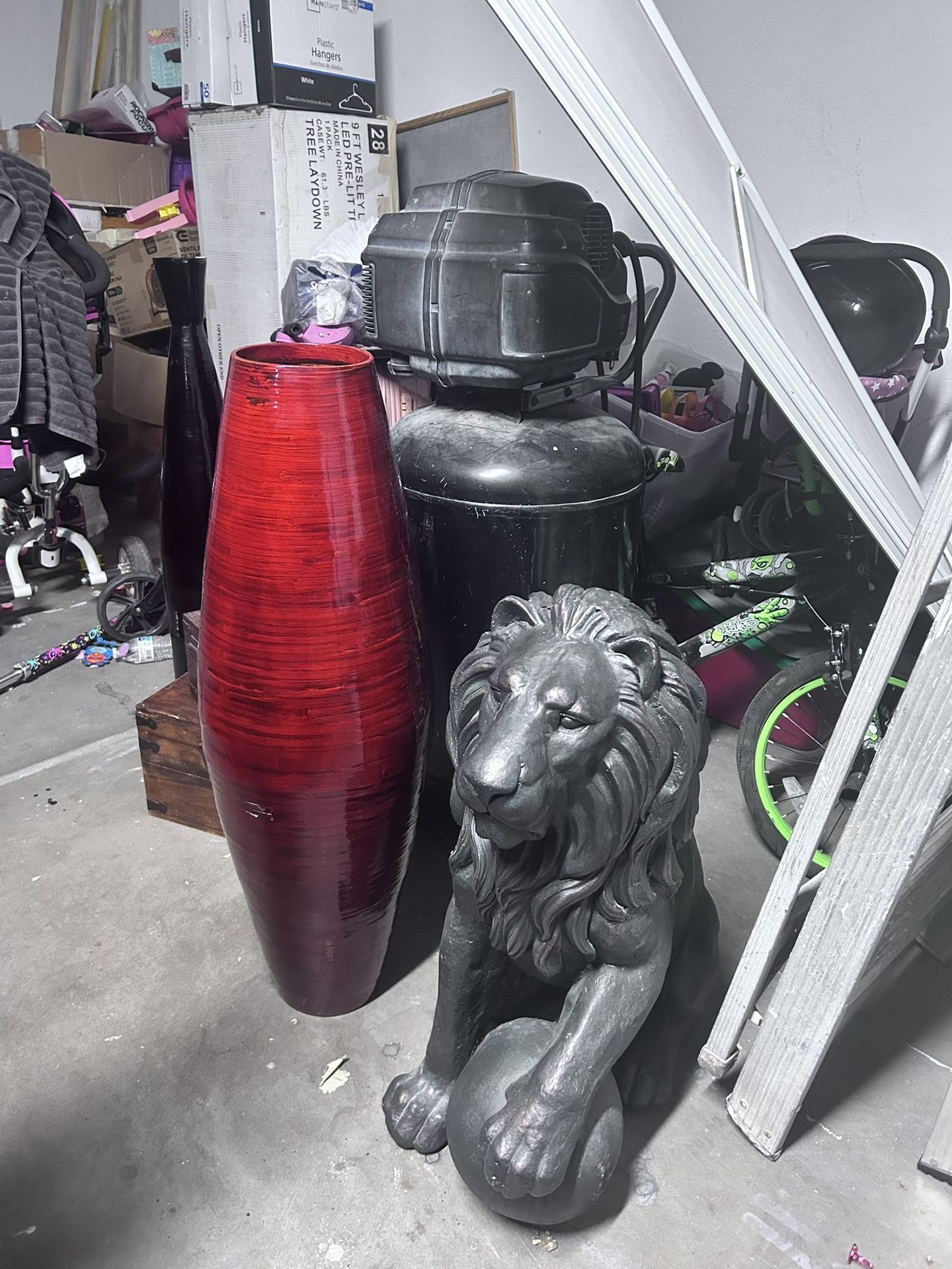 Lion Statue And Vase Bundle