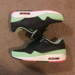 NIKE AIR MAX 1 FB ‘YEEZY’ SIZE 8 - BOX NOT INCLUDED **ONLY WORN ONCE** **MUST BE ABLE TO MEET IN DMV AREA**