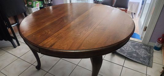 Wood Dining Table.. extends to seat 6-8!!