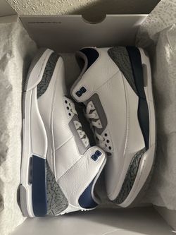 Air Jordan retros midnight navy 3s