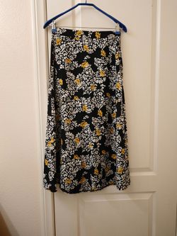Women’s Floral Midi Skirt Black White Yellow – Size Small