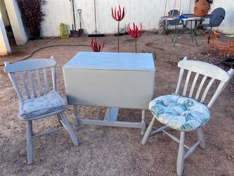 TABLE & CHAIRS