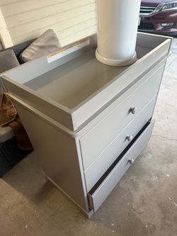Baby changing table with drawers