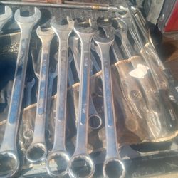 https://offerup.com/redirect/?o=TWlzYy5Ub29scw==