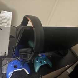 Game And Monitor And Mic Plus 2 Controllers And Cords 
