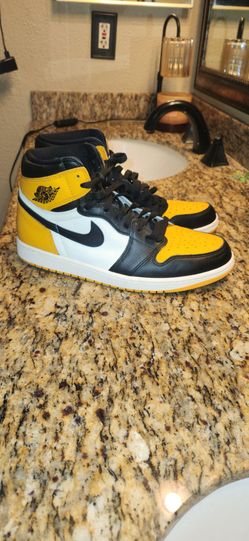 Air Jordan 1 Retro High OG Yellow Toe